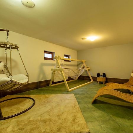 Hotel Liptov Holiday *** ลิปตอฟสกี โตรเวก ภายนอก รูปภาพ