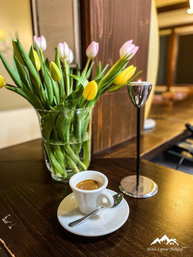 Hotel Liptov Holiday *** ลิปตอฟสกี โตรเวก ภายนอก รูปภาพ